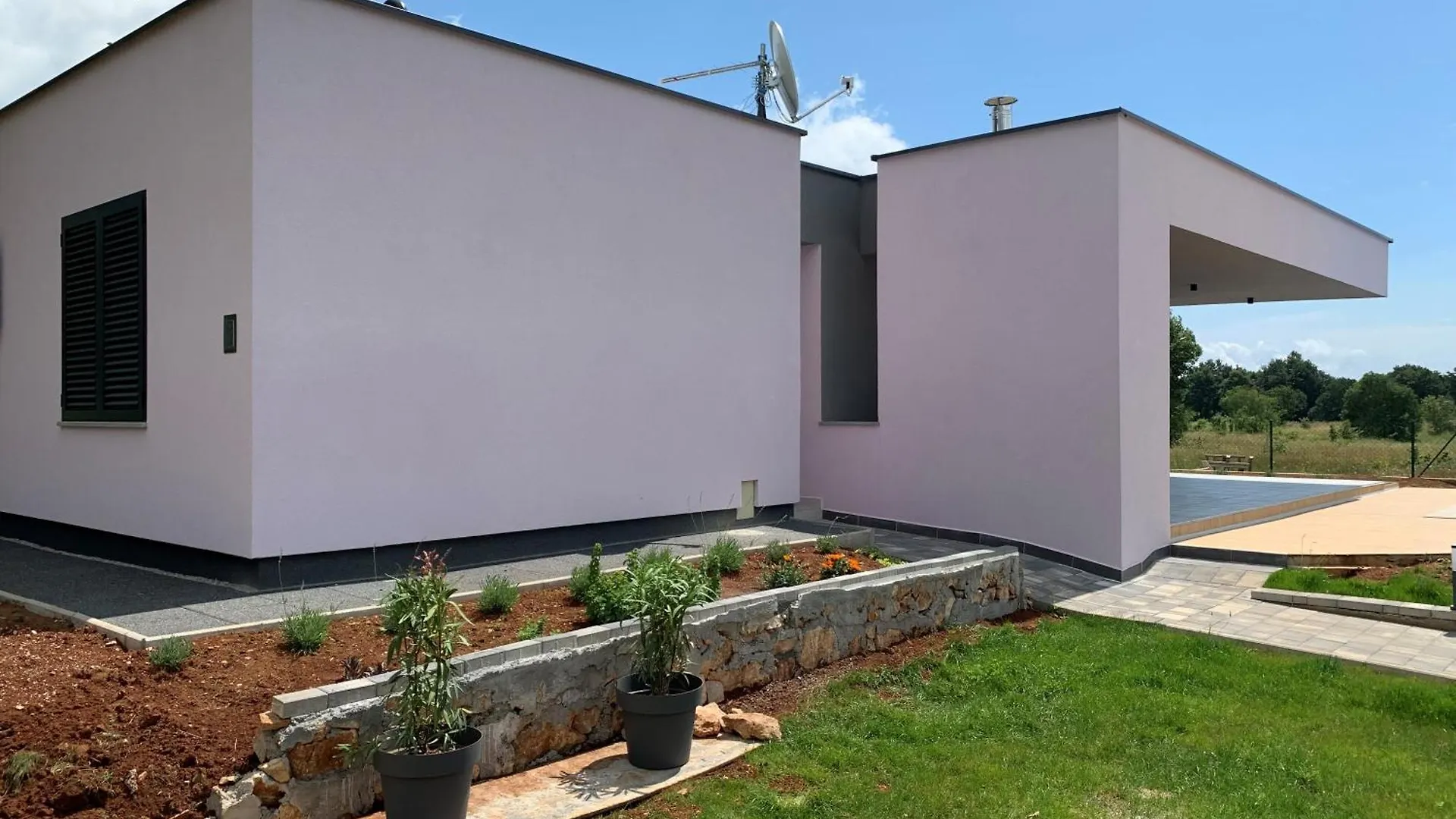 Lavender Villa Sumber