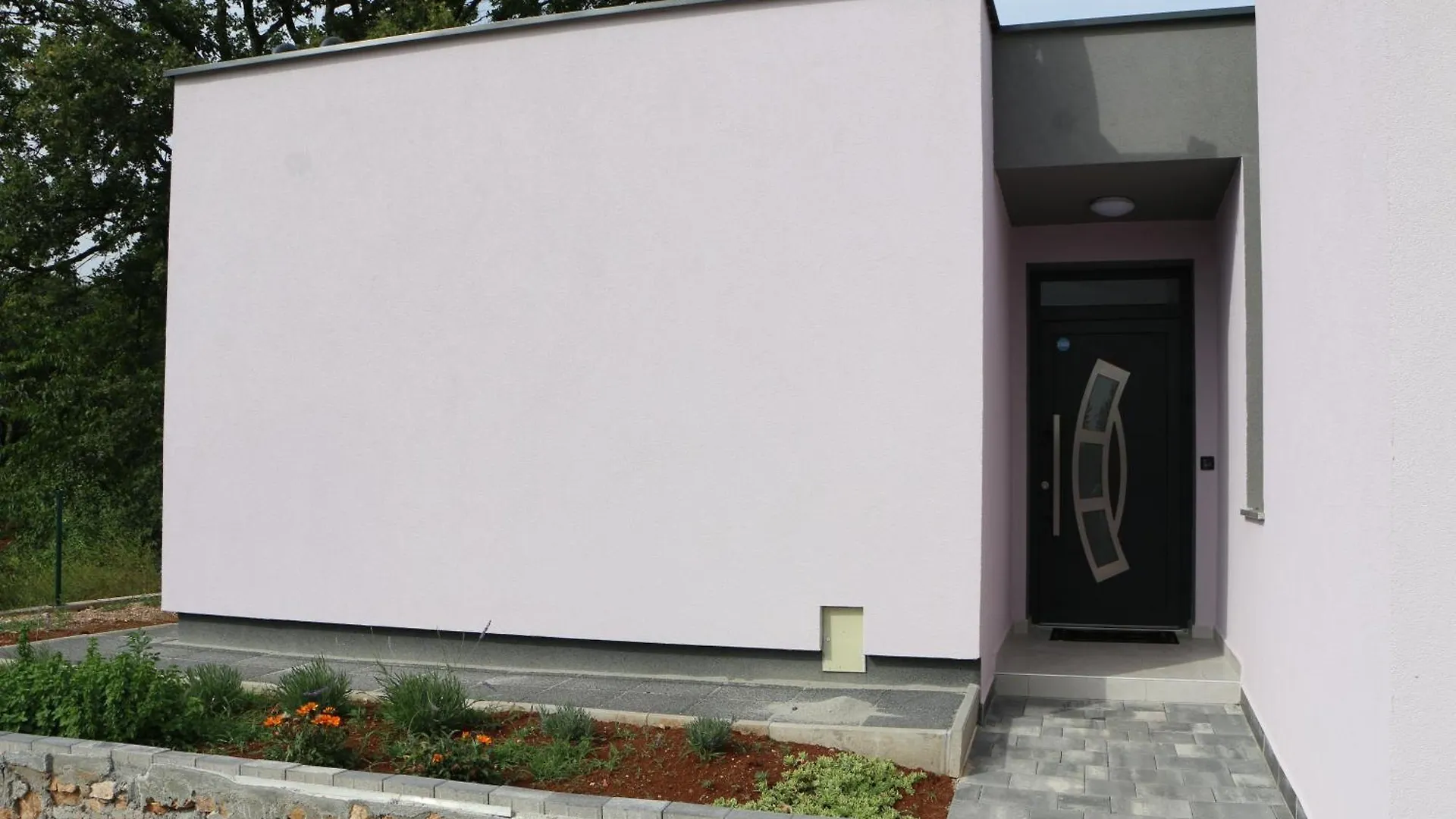Lavender Villa Sumber