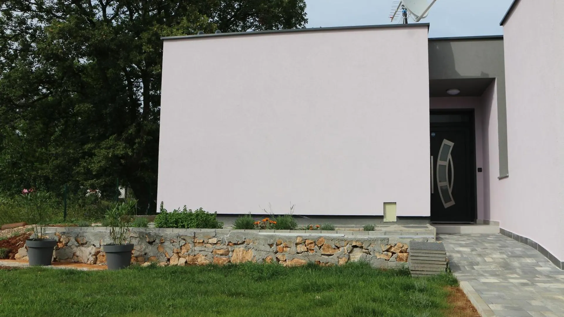 Lavender Villa Sumber