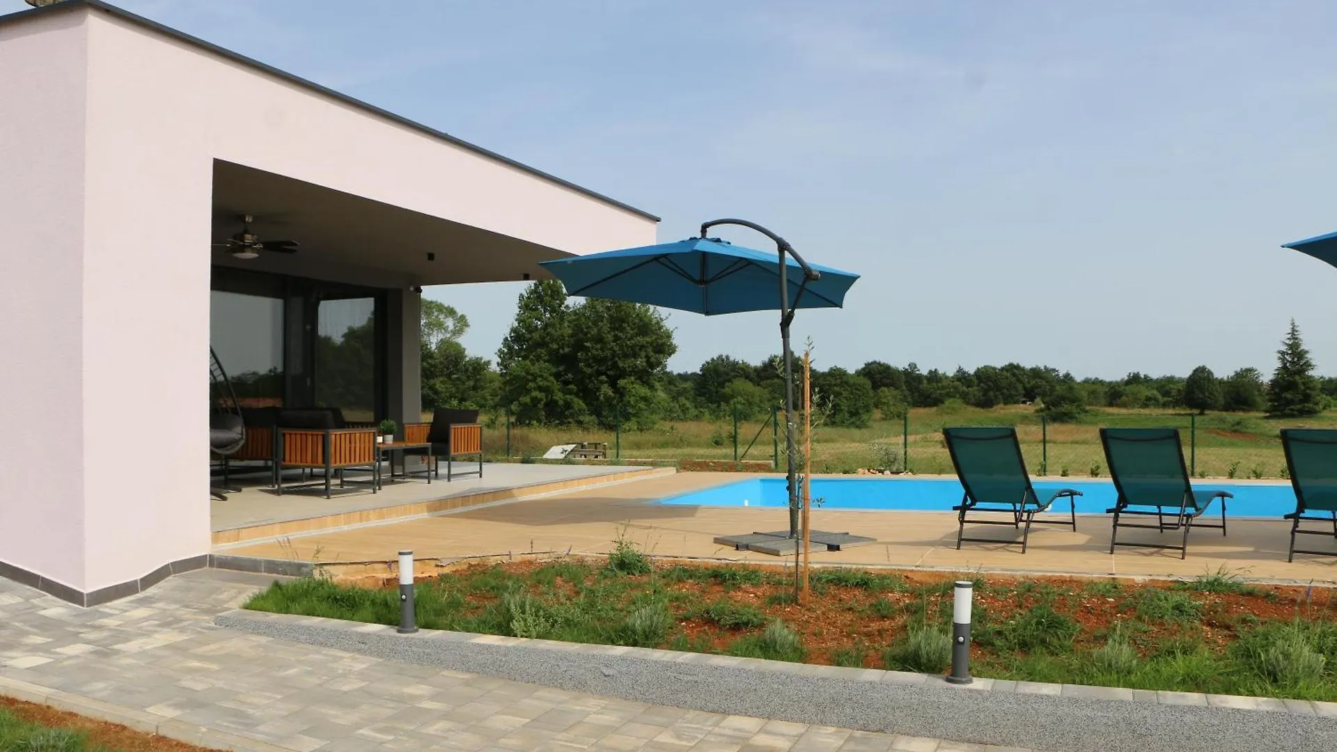 Lavender Villa Sumber 0*,
