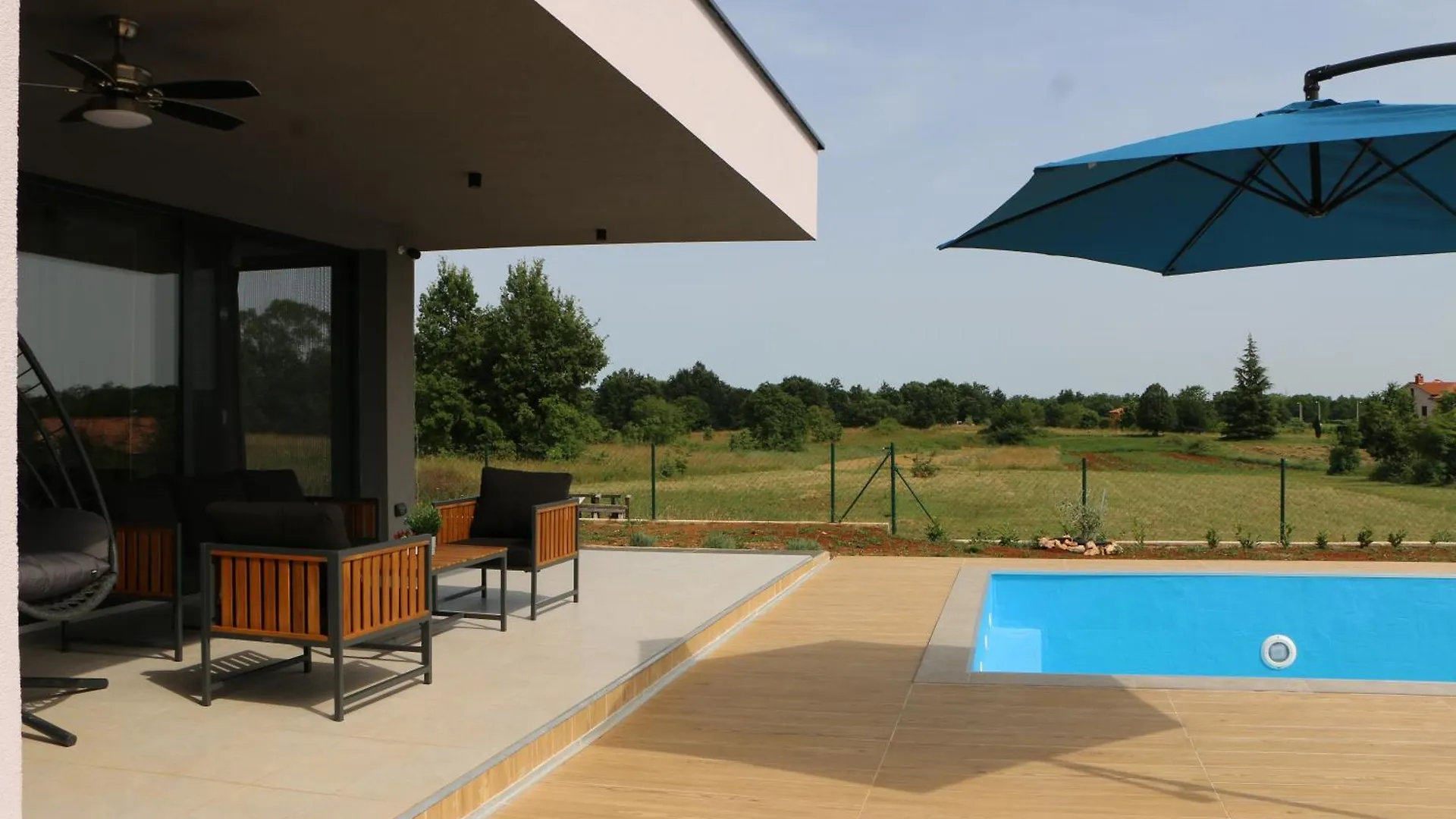 Lavender Villa Sumber