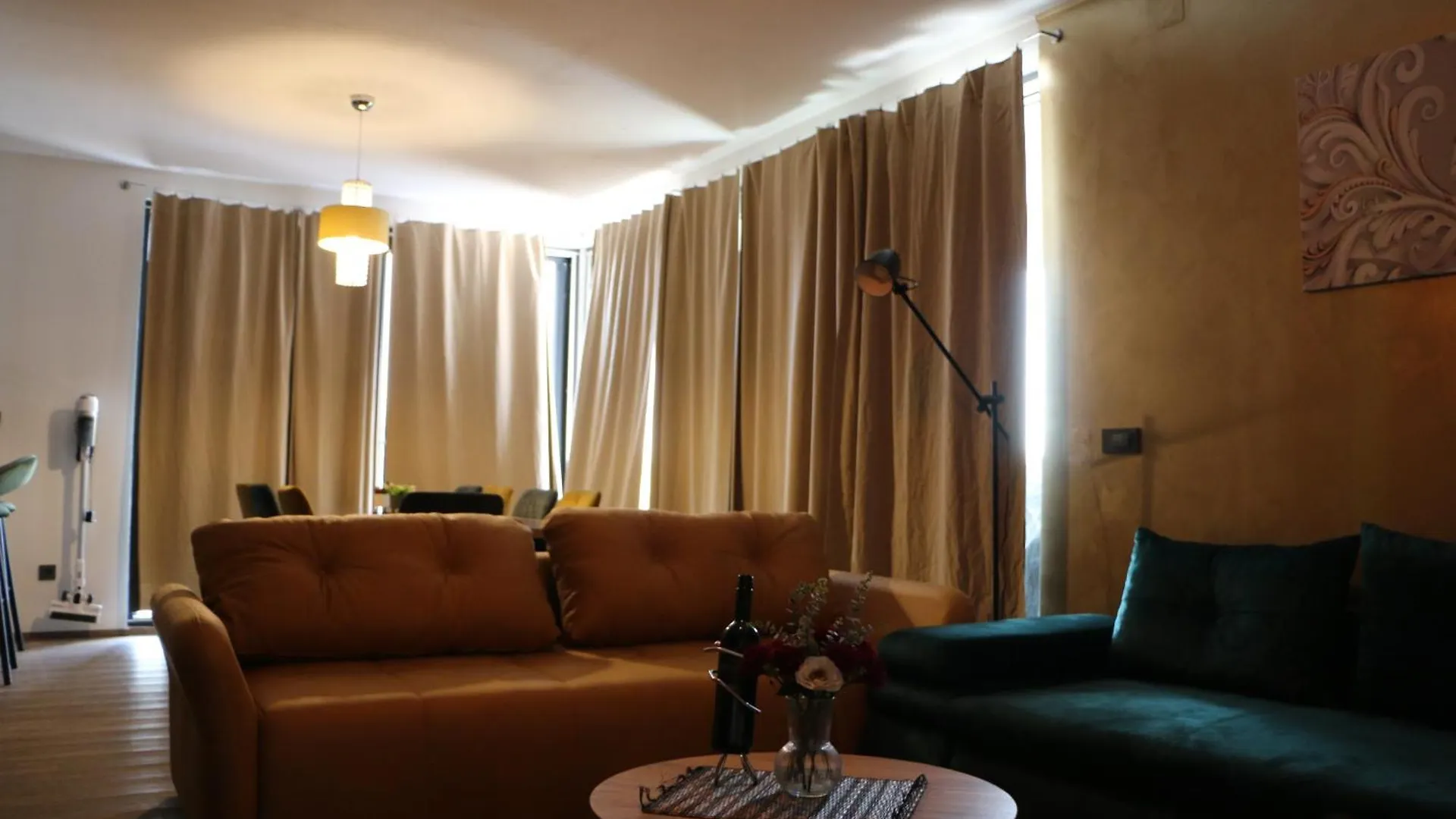 Lavender Villa Sumber