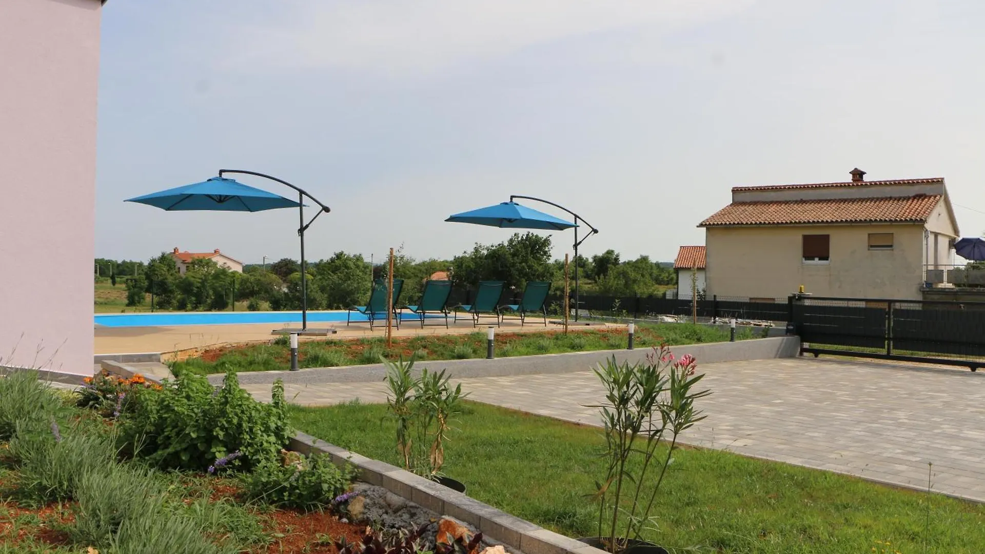 Lavender Villa Sumber 0*,