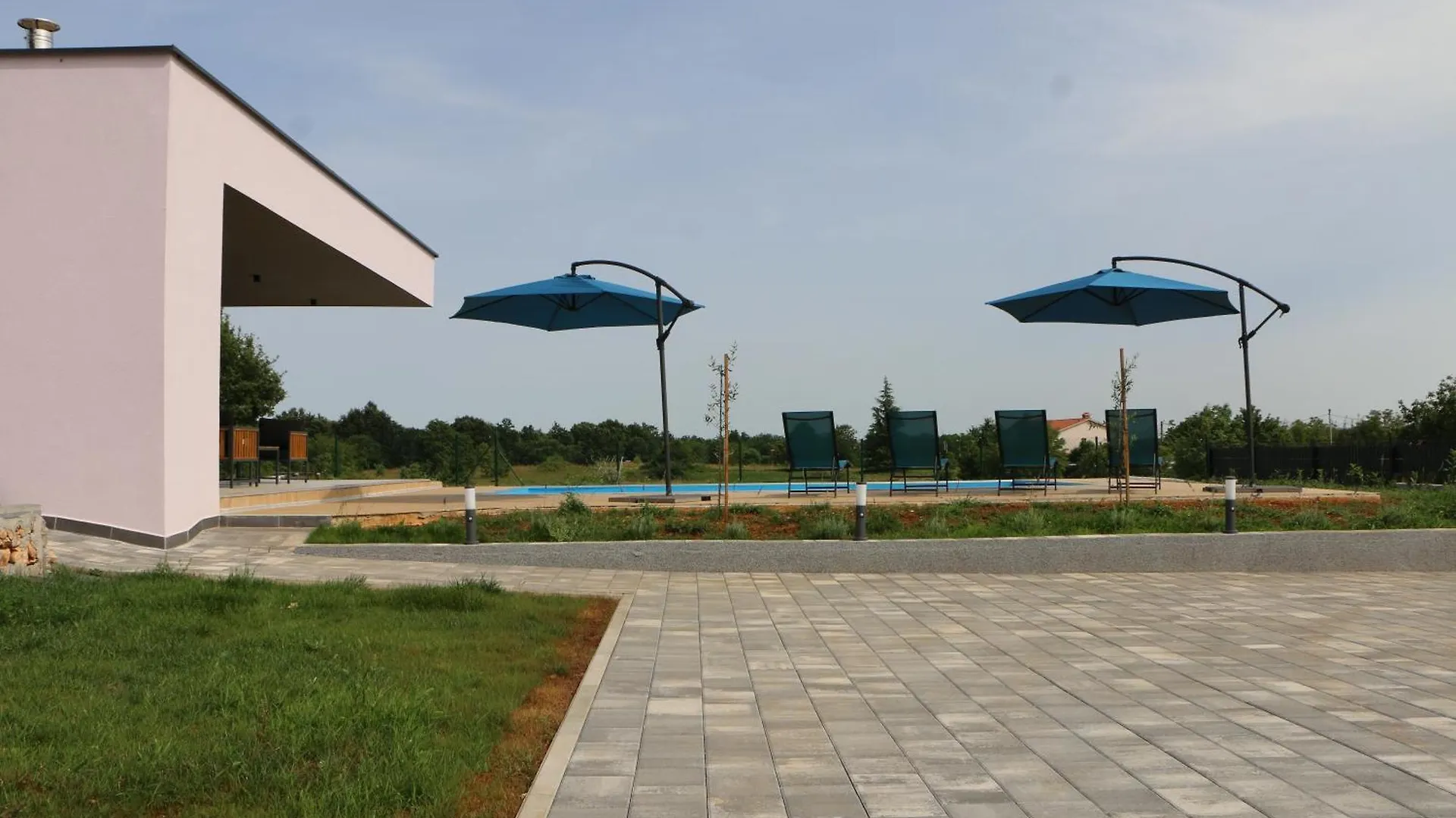 Lavender Villa Sumber