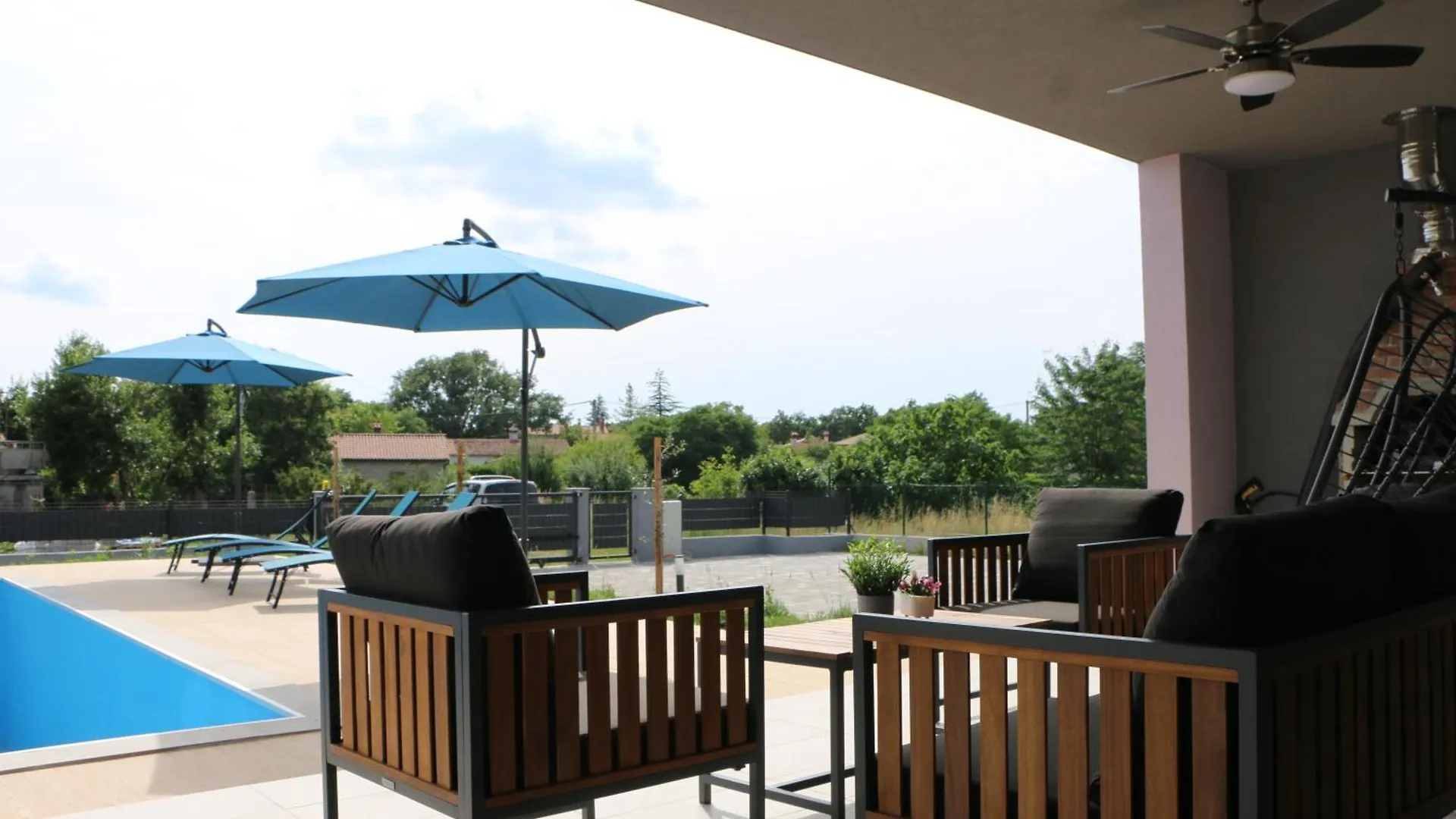 Lavender Villa Sumber